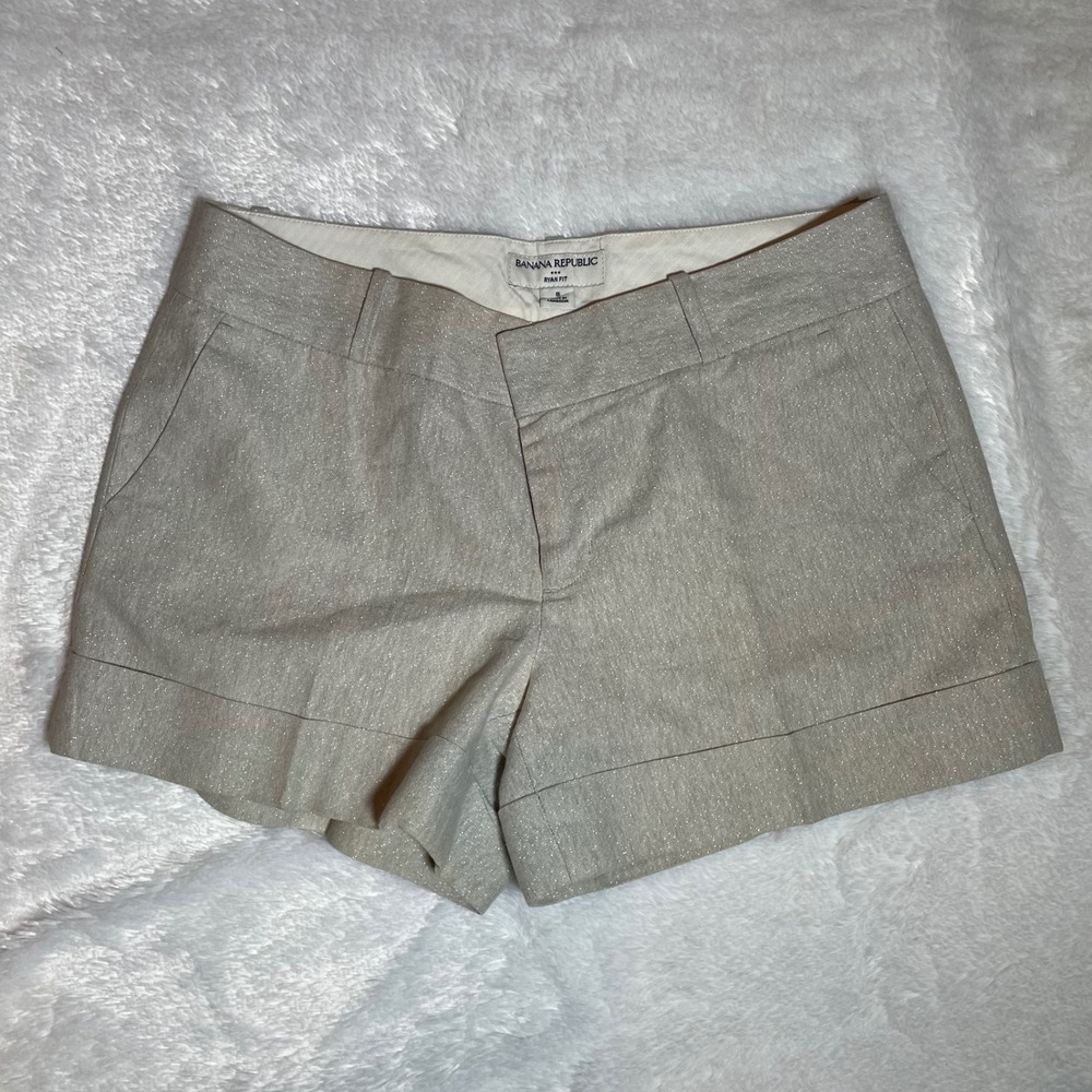 Banana Republic Ryan Fit Metallic Linen Blend Cuffed Shorts Champagne
Size 8